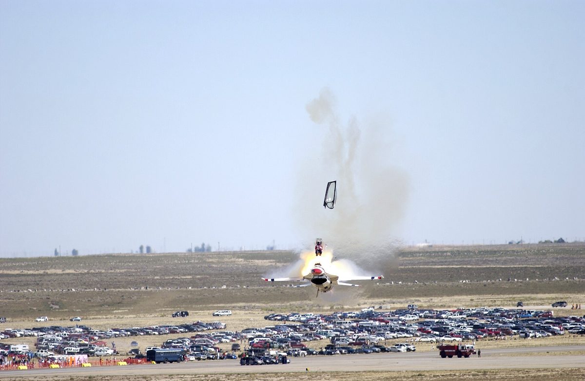 F-16 fighter jet crash