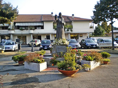 Padre Pio statue