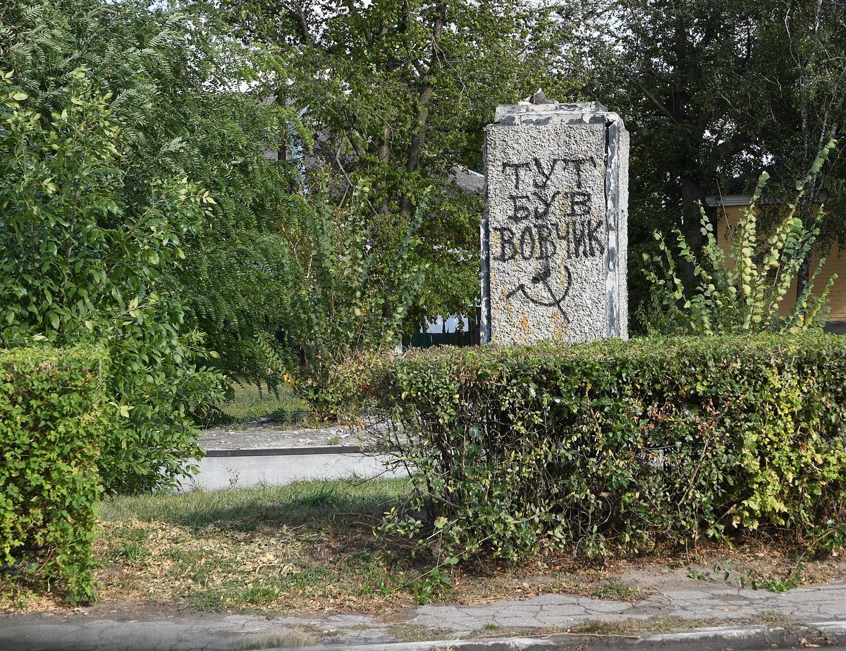 monument demolition