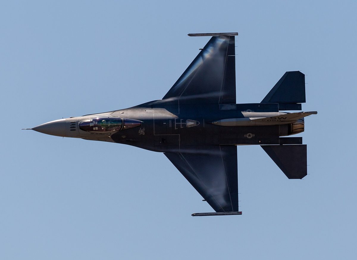 F-16 fighter jet