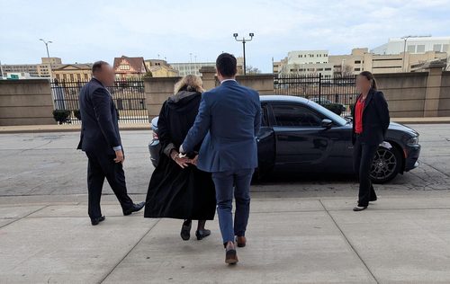 fbi agents arrest