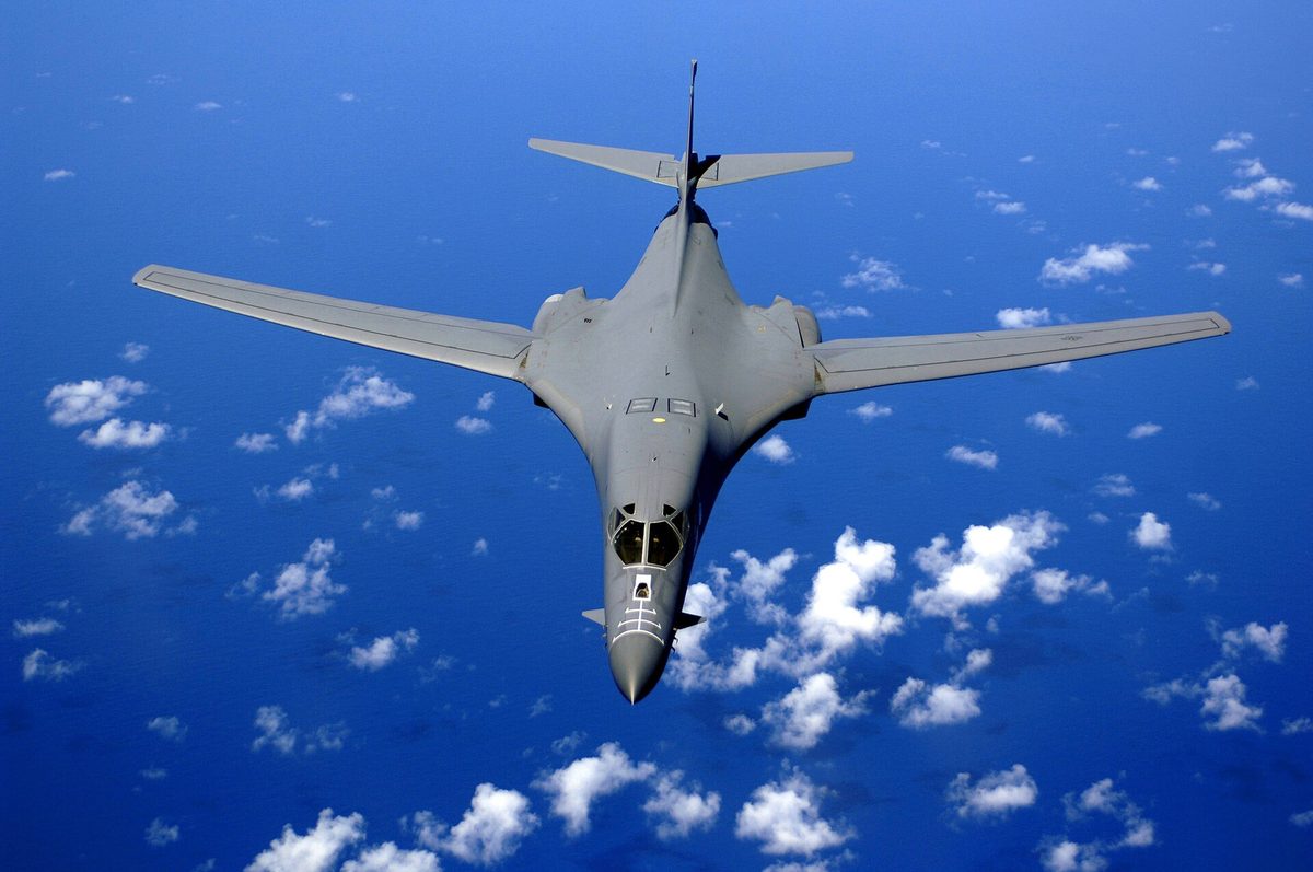b-1 bomber aircraft