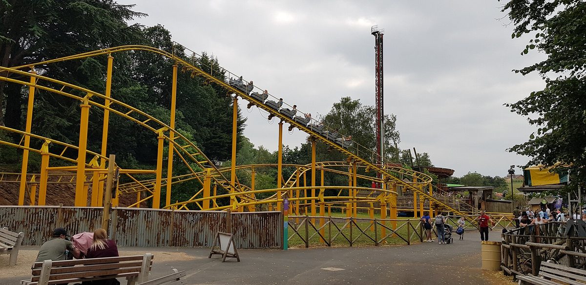 rollercoaster theme park